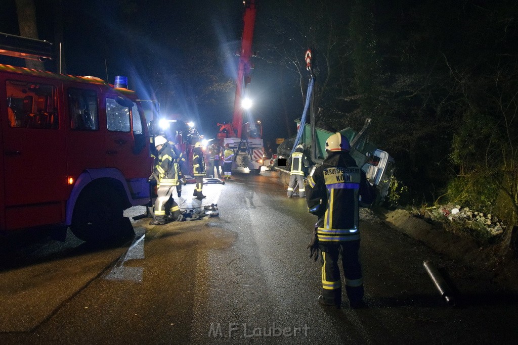 Container LKW umgestuerzt Koeln Brueck Bruecker- Dellbruecker Mauspfad P506.JPG - Miklos Laubert